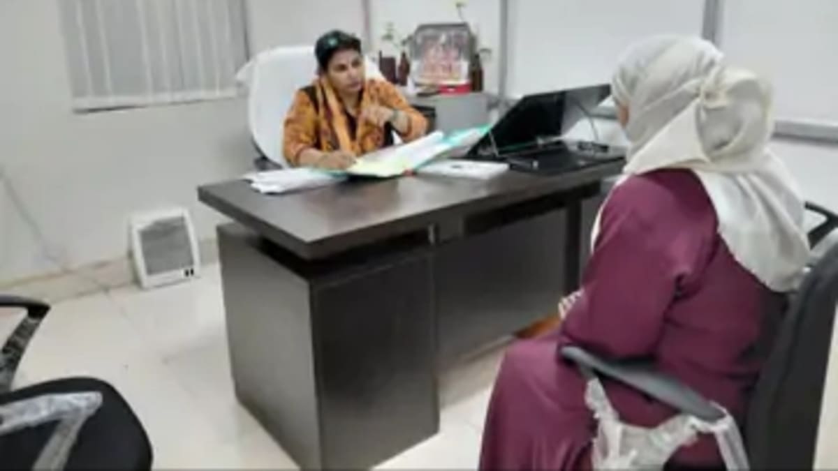 पटना में ढाई साल की बच्ची से बैड टच पर महिला आयोग पहुंची मां, ससुर पर गंभीर आरोप, पति दे रहा निजी वीडियो वायरल करने की धमकी