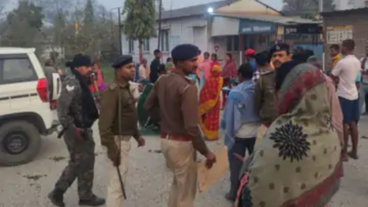 सुल्तानगंज में भीषण सड़क हादसा, एंबुलेंस की टक्कर से ई-रिक्शा चालक की मौत, दो महिला श्रद्धालु गंभीर