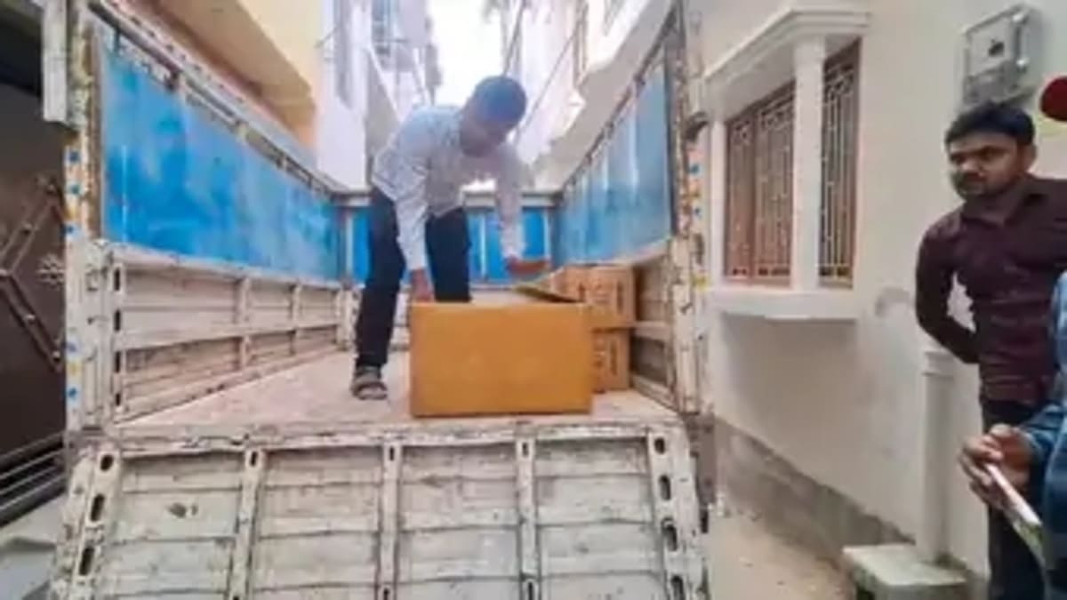 भागलपुर पुलिस की बड़ी कामयाबी, नशीली कफ सिरप के साथ एक आरोपी गिरफ्तार, 20 कार्टन जब्त