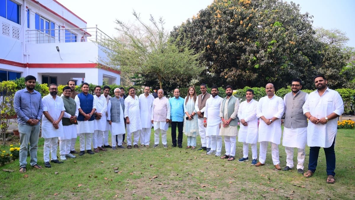 जेडीयू के राष्ट्रीय कार्यकारी अध्यक्ष संजय झा के आवास पर विधायक की बैठक, मुख्यमंत्री नीतीश के बेटे निशांत कुमार रहे मौजूद