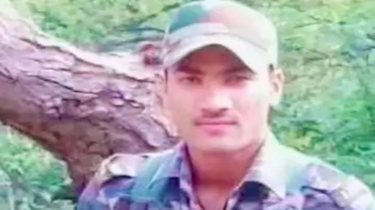 नक्सली मुठभेड़ में बेगूसराय का लाल शहीद, तिरंगे में लिपटकर घर पहुंचा 22 साल के मुरारी का पार्थिव शरीर, मुरारी अमर रहे के नारों से गूंजा पूरा इलाका