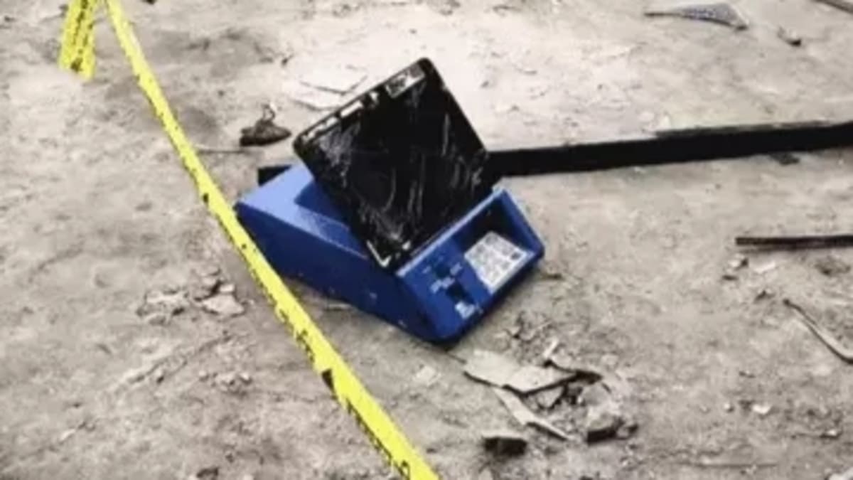 ​मुजफ्फरपुर में बेखौफ अपराधी, गैस कटर से उड़ाया SBI का एटीएम, सोती रही पुलिस, लुटेरे लाखों ले उड़े!