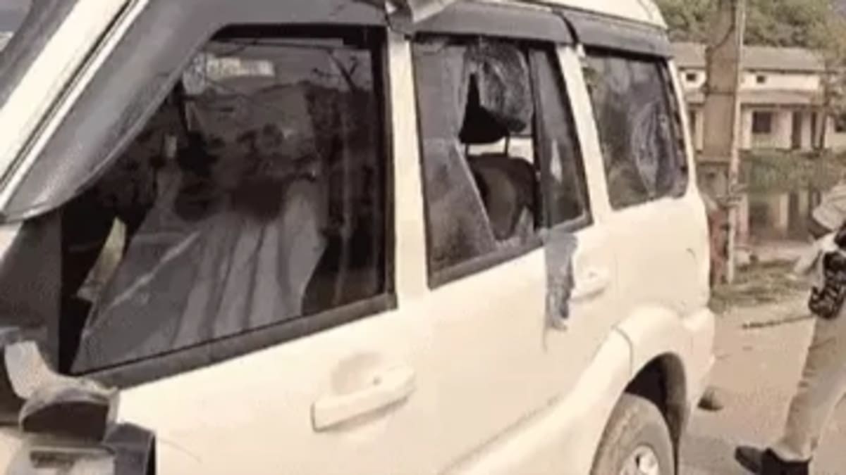 छपरा में बालू माफिया का आतंक, खनन टीम पर जानलेवा हमला, महिला सिपाही घायल और जब्त ट्रैक्टर फरार