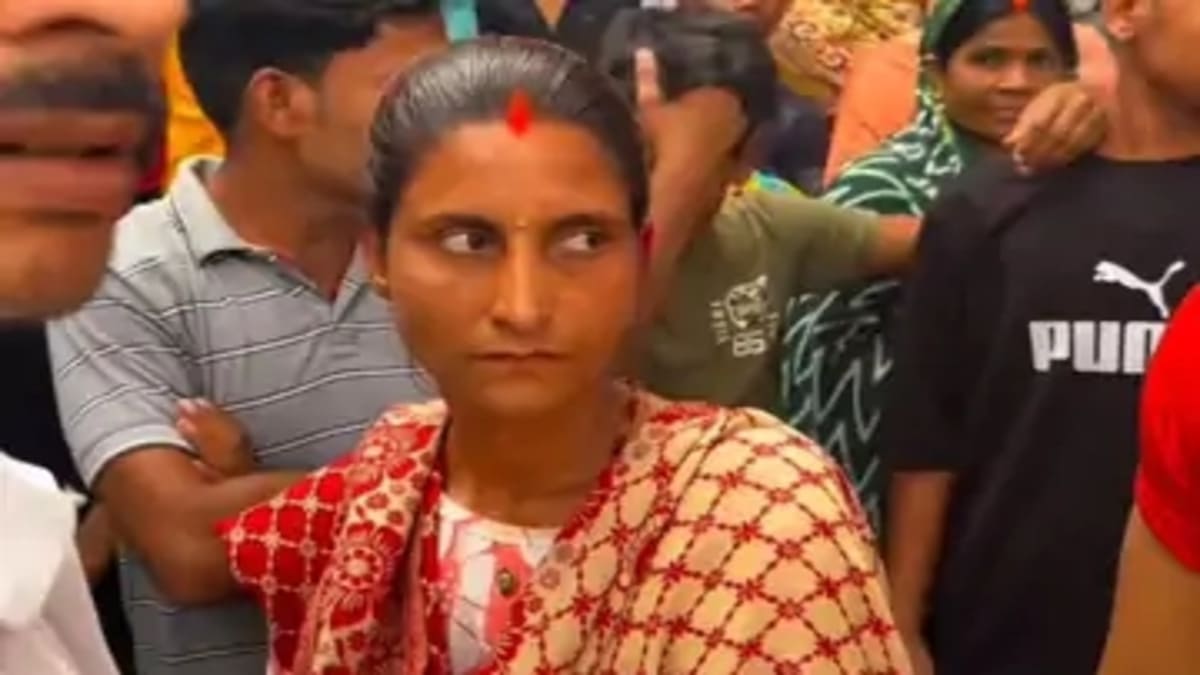 बिहटा के प्राचीन देवी मंदिर में चोरी, आभूषण समेत मां की सोने की आंखें ले उड़ी महिला, पुलिस हिरासत में