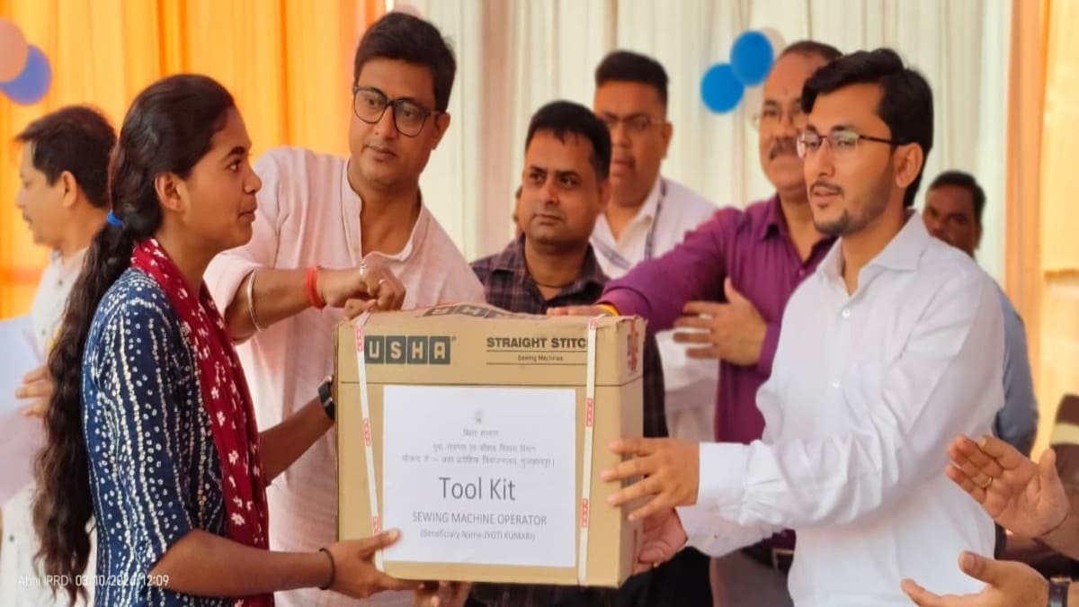 मुजफ्फरपुर के युवाओं के लिए खुले रोजगार के द्वार, आरडीएस कॉलेज मेले में 35 कंपनियों ने दीं नियुक्तियां