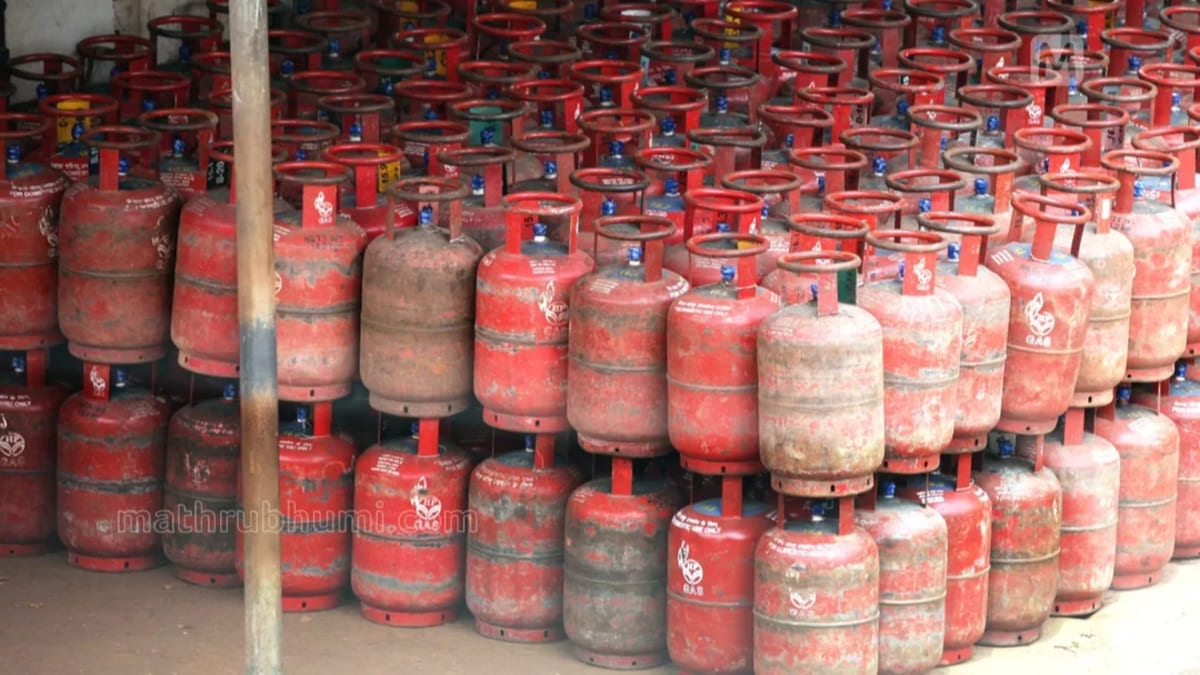 गैस के लिए सुबह 4 बजे से लाइन, पटना में रिकॉर्ड वितरण के बावजूद बढ़ रही वेटिंग, फेक डिलीवरी मैसेज से उपभोक्ता परेशान