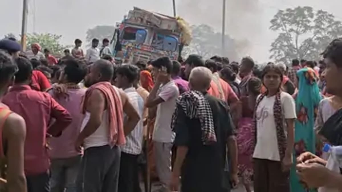 पटना सड़क हादसा, अनियंत्रित ट्रक की चपेट में आने से व्यक्ति की मौत, आक्रोशित ग्रामीणों ने घंटों तक ठप किया NH-139 का ट्रैफिक
