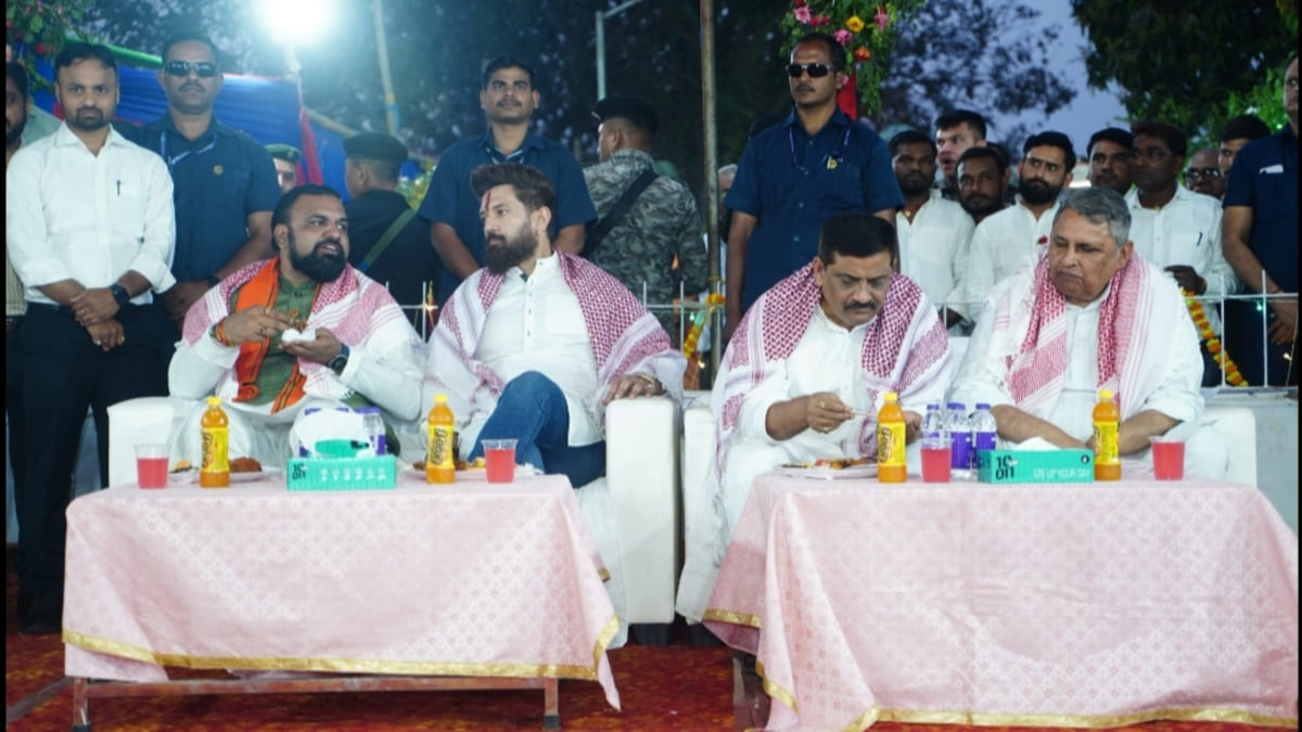 ​चिराग की इफ्तार में जुटे NDA के दिग्गज, CM नीतीश और सम्राट चौधरी पहुंचे, महागठबंधन पर केंद्रीय मंत्री का तंज