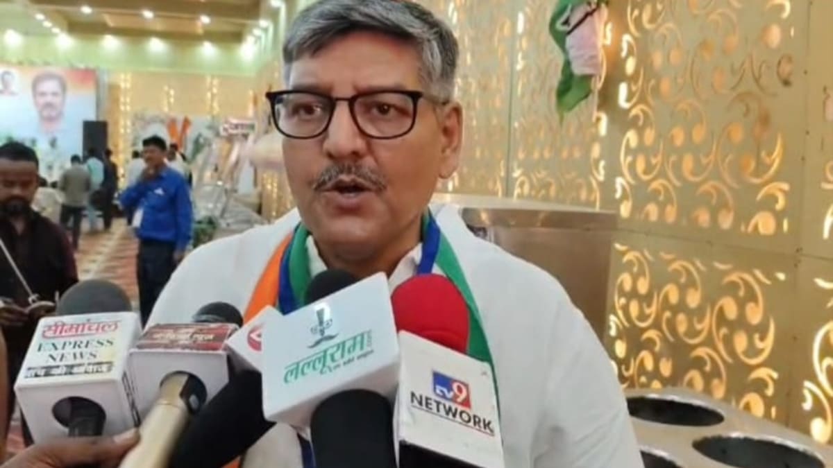 पटना बैठक में कांग्रेस के विक्षुब्ध नेता आनंद माधव  समेत कार्यकर्ताओं का दिखा आक्रोश, प्रभारी पर पार्टी कमजोर करने का आरोप