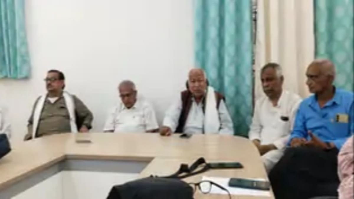 ​मोदी सरकार की विफल विदेश नीति पर CPI(M) का हल्ला बोल, अशोक ढावले बोले- गैस के बाद अब डीजल-पेट्रोल का होगा संकट