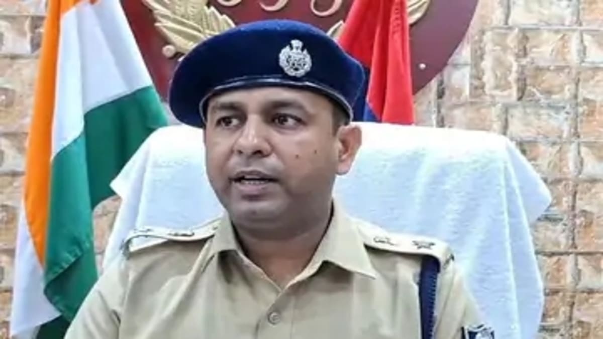 ​पटना में बालू माफिया और पुलिस के बीच मुठभेड़, कई वाहन जब्त, तोड़ी सरकारी गाड़ी
