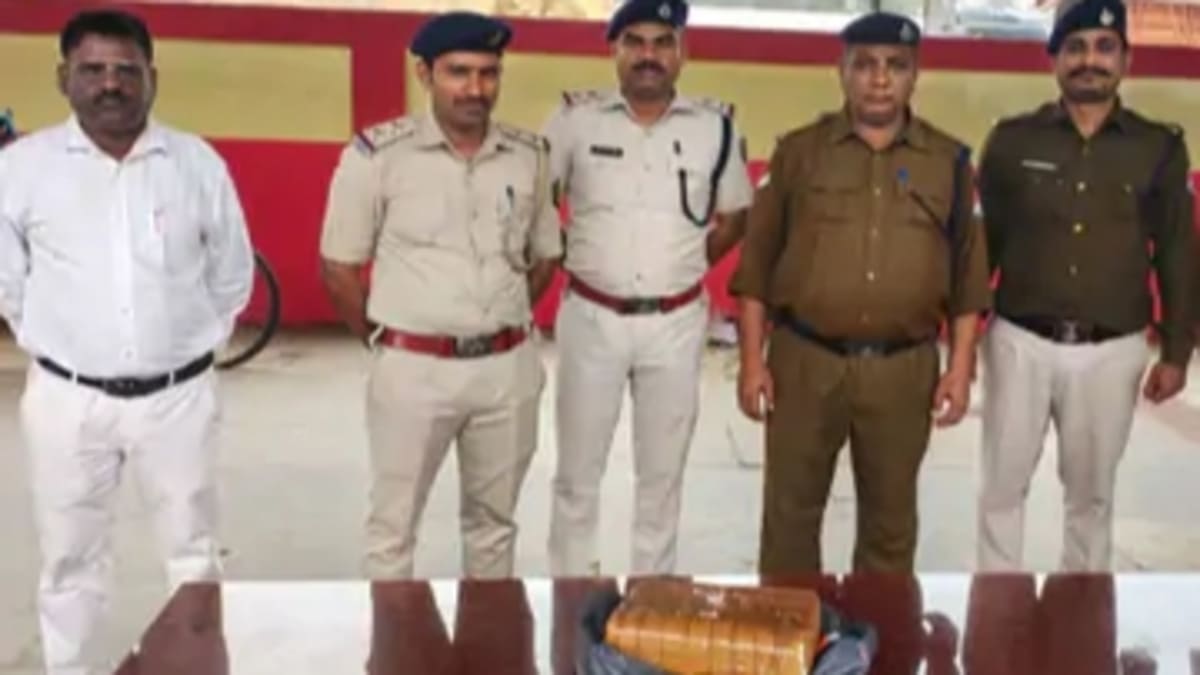 सहरसा स्टेशन पर सुरक्षा बलों की बड़ी कार्रवाई, लावारिस बैग से 4 किलो गांजा बरामद, तस्करों की तलाश जारी