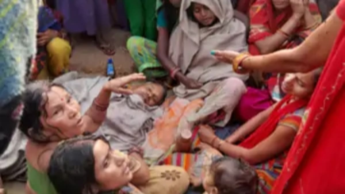 मुजफ्फरपुर में पॉक्सो आरोपी को पकड़ने गई पुलिस और ग्रामीणों में हिंसक झड़प, गोली लगने से बुजुर्ग की मौत