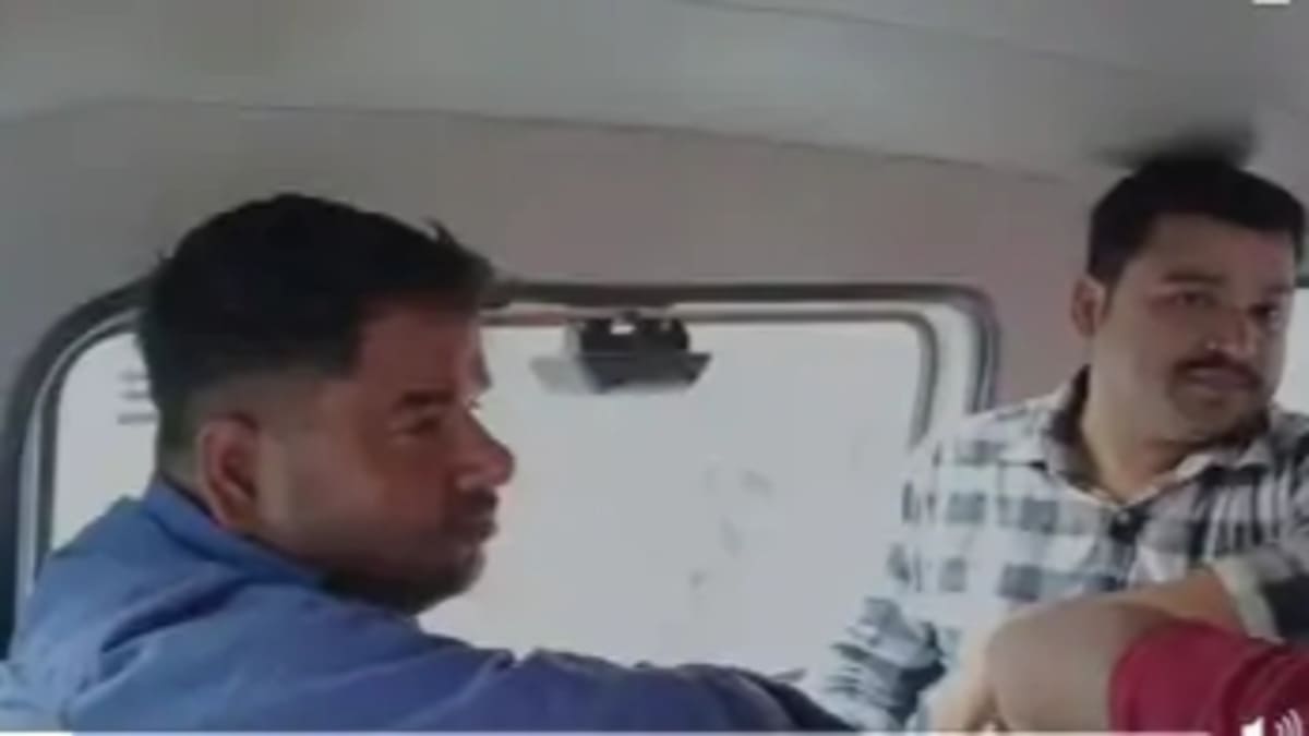 सोनारपट्टी में छापेमारी, चोरी के जेवर गलाकर पहचान मिटाने वाले दो दुकानदार पुलिस की गिरफ्त में