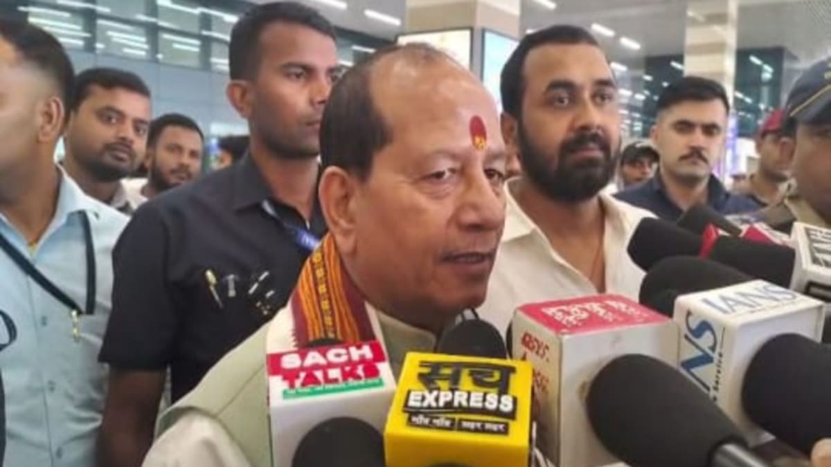 बिहार में अफसरों की हड़ताल पर सरकार सख्त, कार्रवाई के संकेत, तेजस्वी और ममता पर विजय सिन्हा का तीखा हमला