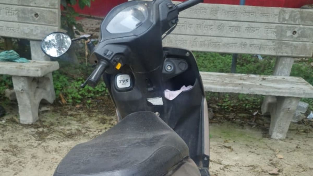 कोटवा पुलिस की दोहरी कार्रवाई, स्कॉर्पियो और स्कूटी से भारी मात्रा में विदेशी शराब बरामद, दो तस्कर गिरफ्तार