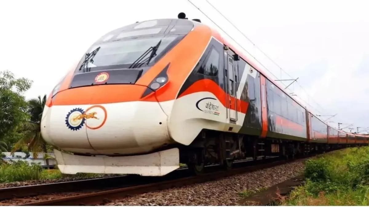 मुजफ्फरपुर में वंदे भारत पर पत्थरबाजी कोच C-5 का शीशा चकनाचूर, जान बचाने को बच्चे संग सीट के नीचे बैठी महिला