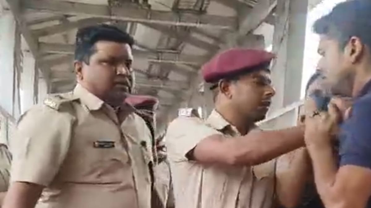 कटिहार स्टेशन पर आपस में भिड़े कानून के रखवाले, शराब रेड के दौरान मद्य निषेध और GRP में हिंसक झड़प, सिपाही घायल