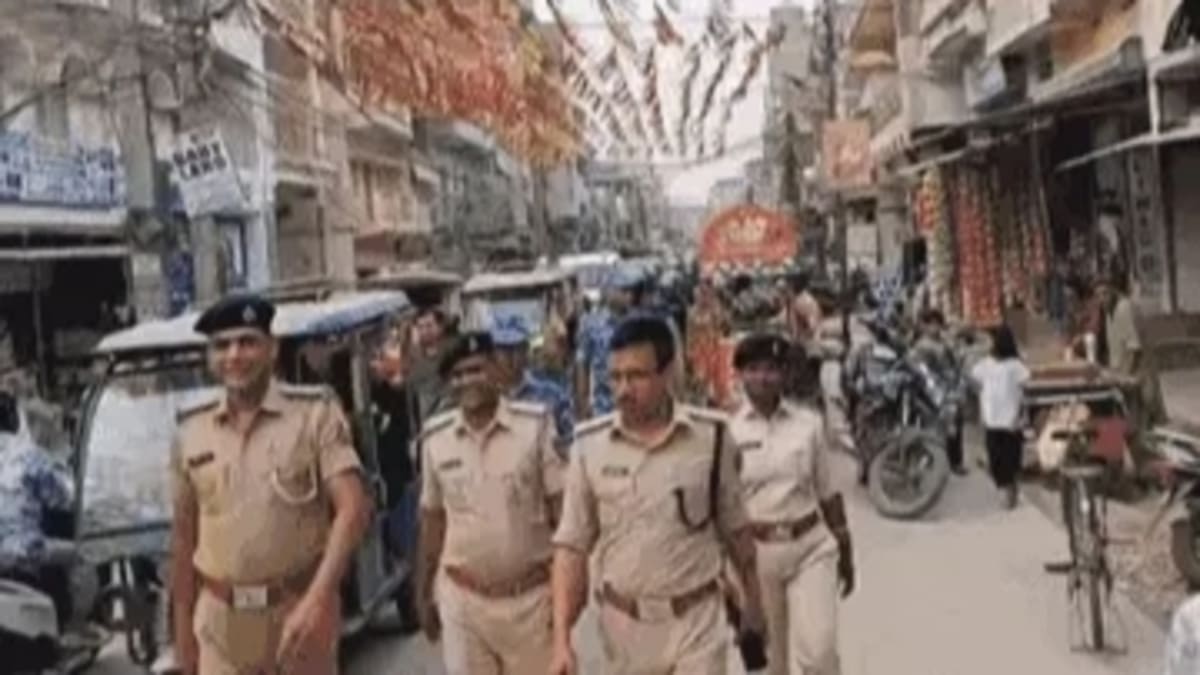 ईद पर पटना पुलिस अलर्ट, 32 संवेदनशील इलाकों में फ्लैग मार्च, सोशल मीडिया की भी होगी कड़ी निगरानी