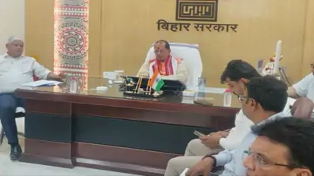 नगर निकायों के विकास कार्यों पर अब जनता का डिजिटल पहरा, मंत्री विजय सिन्हा ने जारी किया हेल्पलाइन नंबर