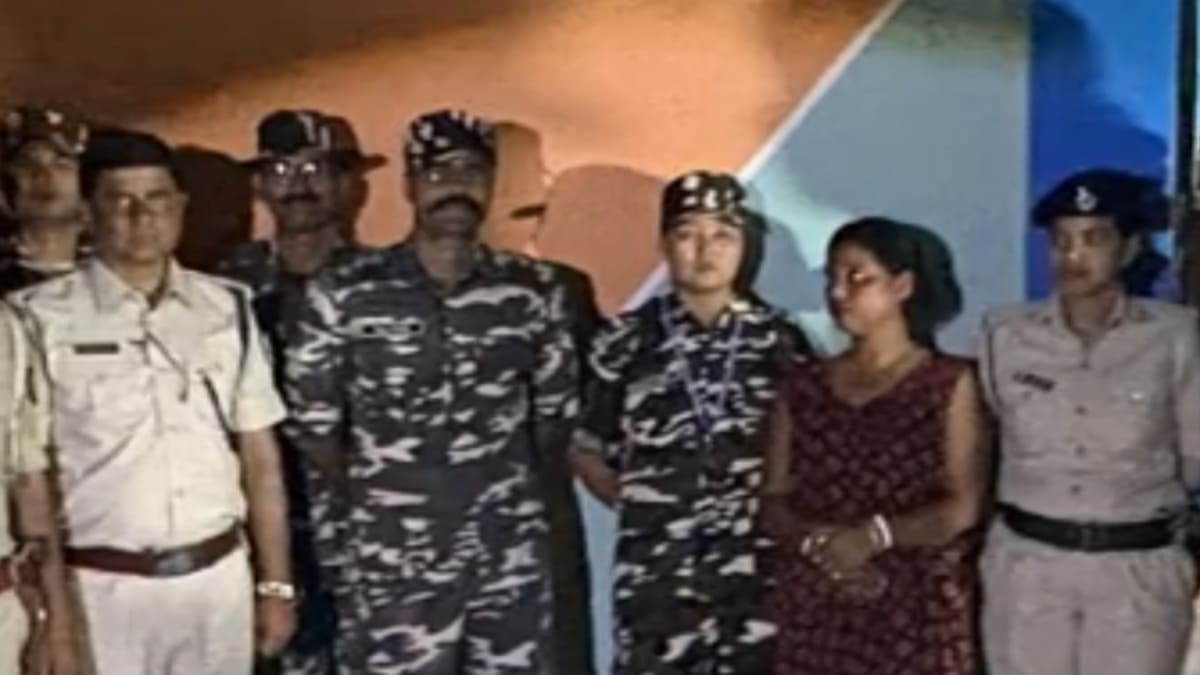 ​किशनगंज में लेडी ड्रग तस्कर पूजा कामती गिरफ्तार, घर से 346 ग्राम ब्राउन शुगर बरामद, पूरा परिवार है तस्करी के धंधे में शामिल