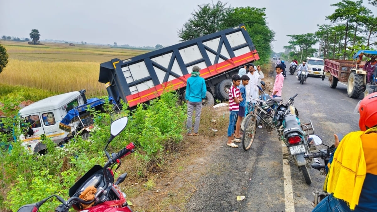 ​भागलपुर में मौत की रफ्तार, 18 चक्का ट्रक और ट्रैक्टर में भीषण भिड़ंत, 15 फीट गहरे बांध में गिरे वाहन, केबिन में फंसा ड्राइवर