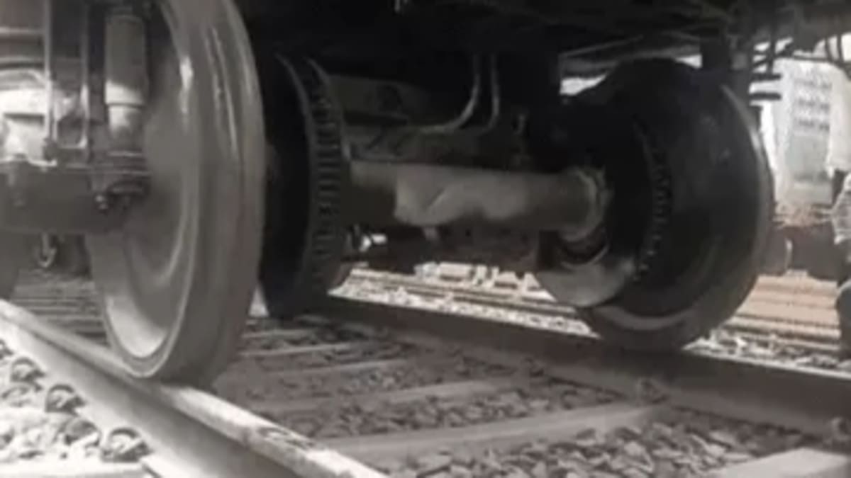 पटना-रांची जनशताब्दी के पहिए से उठी आग की लपटें, 30 मिनट तक थमी रही ट्रेन की रफ्तार, लोको पायलट की सूझबूझ से टला बड़ा रेल हादसा