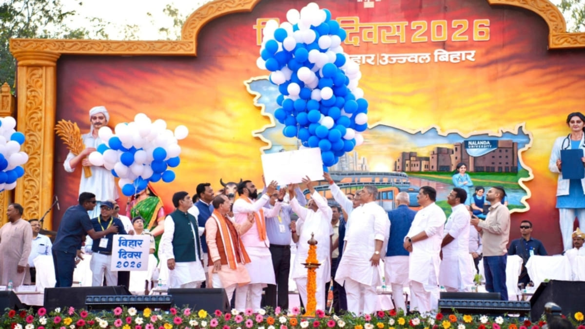 गांधी मैदान में 114वें स्थापना दिवस का जश्न, तकनीकी चूक के बीच उमड़ा जनसैलाब, नीतीश कुमार की गुब्बारा उड़ाने की कोशिश रही नाकाम