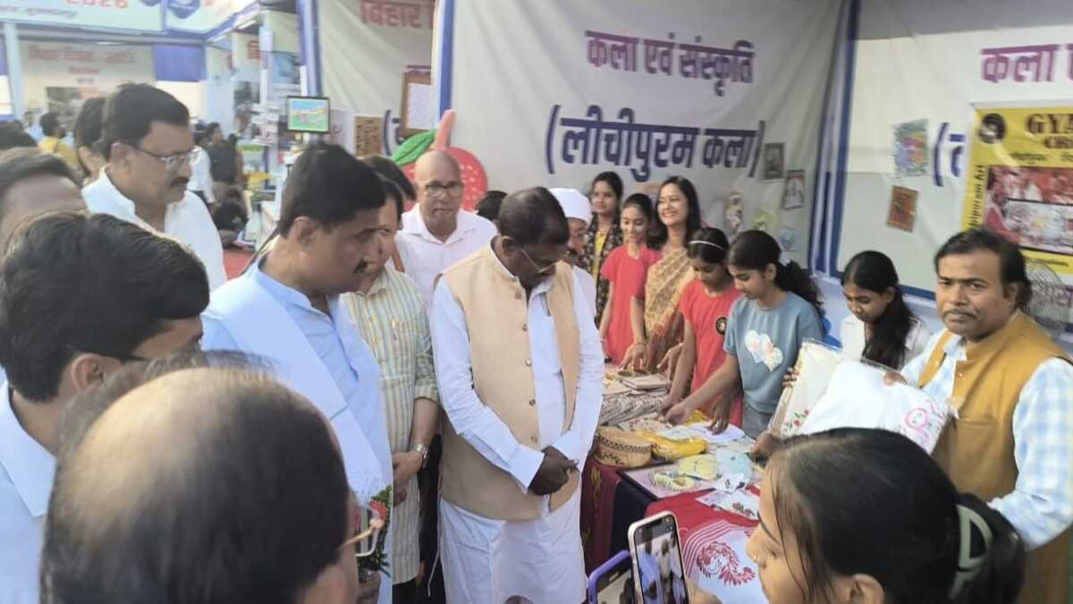 मुजफ्फरपुर में बिहार दिवस पर खुदीराम बोस मैदान में उमड़ा जनसैलाब, लोक संस्कृति और विकास की दिखी झलक