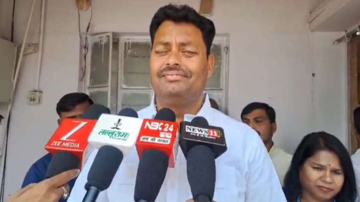 तेजस्वी यादव पर लखींद्र पासवान का बड़ा हमला, बोले- खुद के विधायक संभल नहीं रहे और चले हैं ममता दीदी की मदद करने