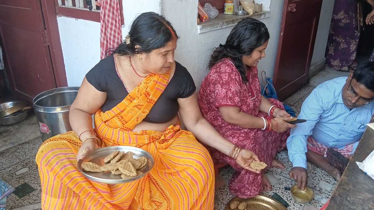 ​पटना में गूंजे छठी मइया के गीत, महापर्व के तीसरे दिन आज डूबते सूर्य की उपासना करेंगे व्रती