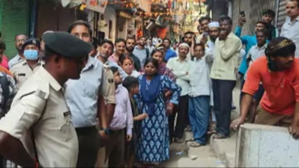 ​गया के केपी रोड पर चला नगर निगम का बुलडोजर, अवैध कब्जे ध्वस्त, दोबारा अतिक्रमण पर FIR की चेतावनी