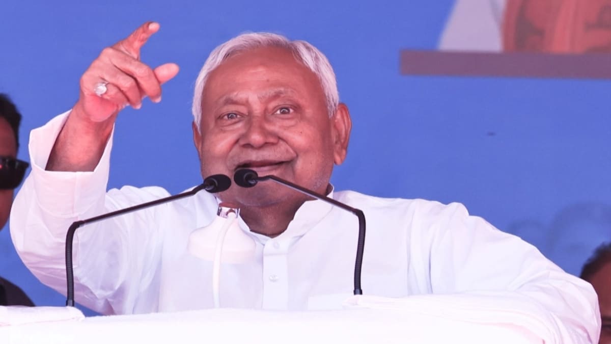 भोजपुर और बक्सर को नीतीश की सौगात, डिप्टी सीएम विजय सिन्हा की थपथपाई पीठ, बोले- 2005 से पहले बिहार में था भय का राज