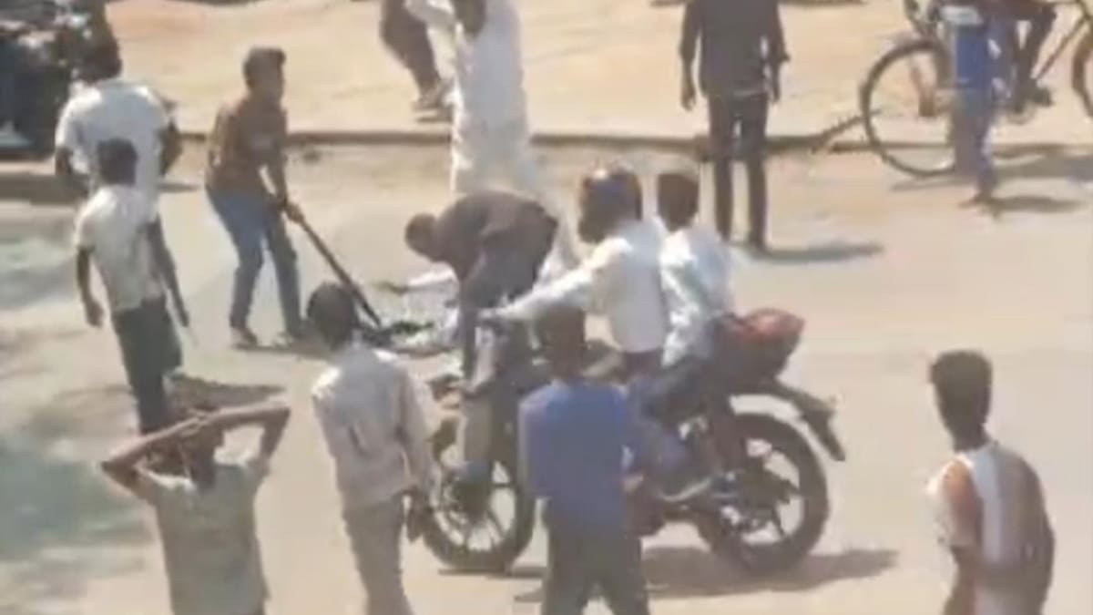 लाठी डंडों से पीट-पीटकर हत्या मामले का क्रूर वीडियो आया सामने, जांच में जुटी पुलिस