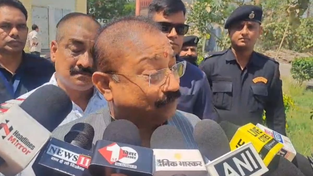 ​मंत्री से प्रोफेसर तक का सफर, अशोक चौधरी ने एएन कॉलेज में ली पहली क्लास, बोले- पिता का सपना पूरा कर रहा हूं, थोड़ा नर्वस हूं