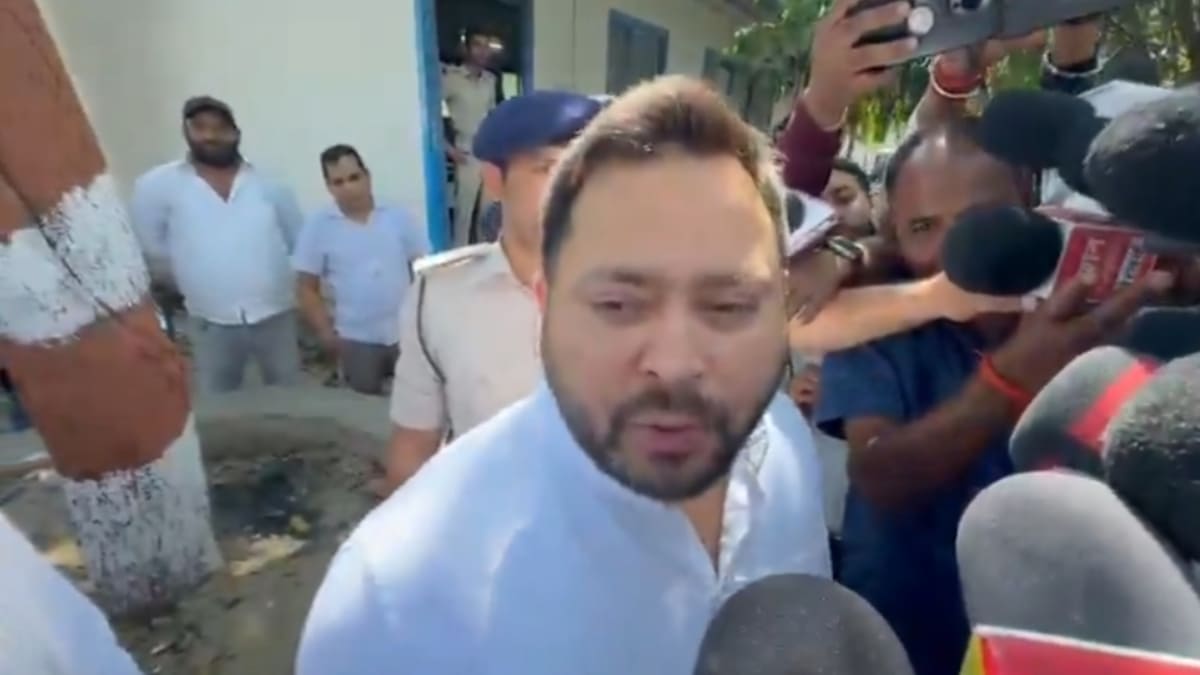 मुजफ्फरपुर कांड पर सियासी उबाल, तेजस्वी यादव की चेतावनी- न्याय नहीं मिला तो जनता सड़कों पर होगी, न CM बचेंगे न PM