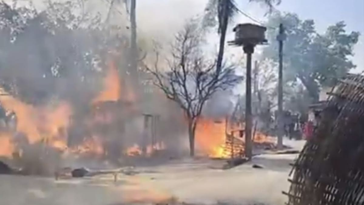 धूं-धूं कर जले आशियाने, खाना बनाने के दौरान लगी आग में 45 घर खाक, एक घंटे तक नहीं पहुंची दमकल, लाखों का नुकसान