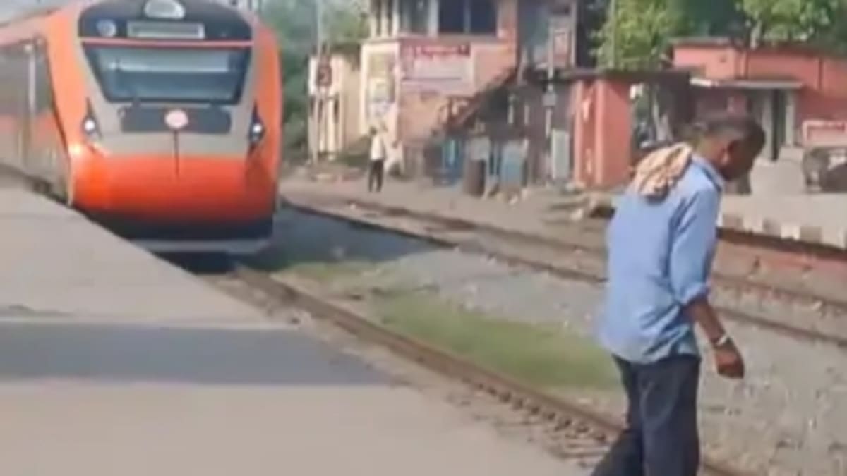 ट्रैक पर थूकने झुका मूक-बधिर शख्स, सिर से टकराई वंदे भारत ट्रेन, मौके पर मौत