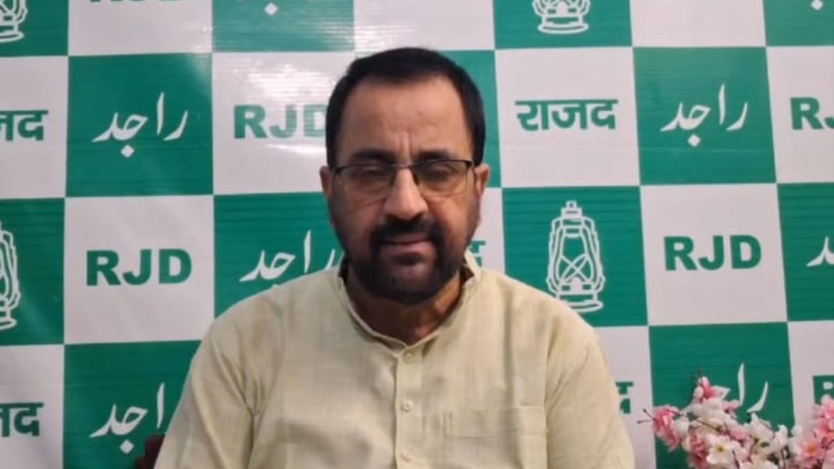 सरकारी कैलेंडर पर परिवार की तस्वीर, राजद का एनडीए पर तीखा हमला, बताया सरकारी लूट का नया मॉडल