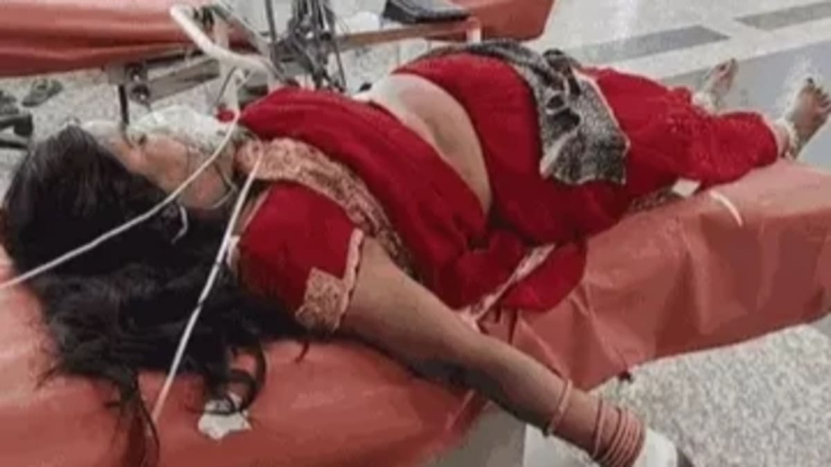 चैती छठ का प्रसाद लेकर लौट रही महिला की बाइक से गिरकर मौत, ब्रेकर पर बिगड़ा था संतुलन