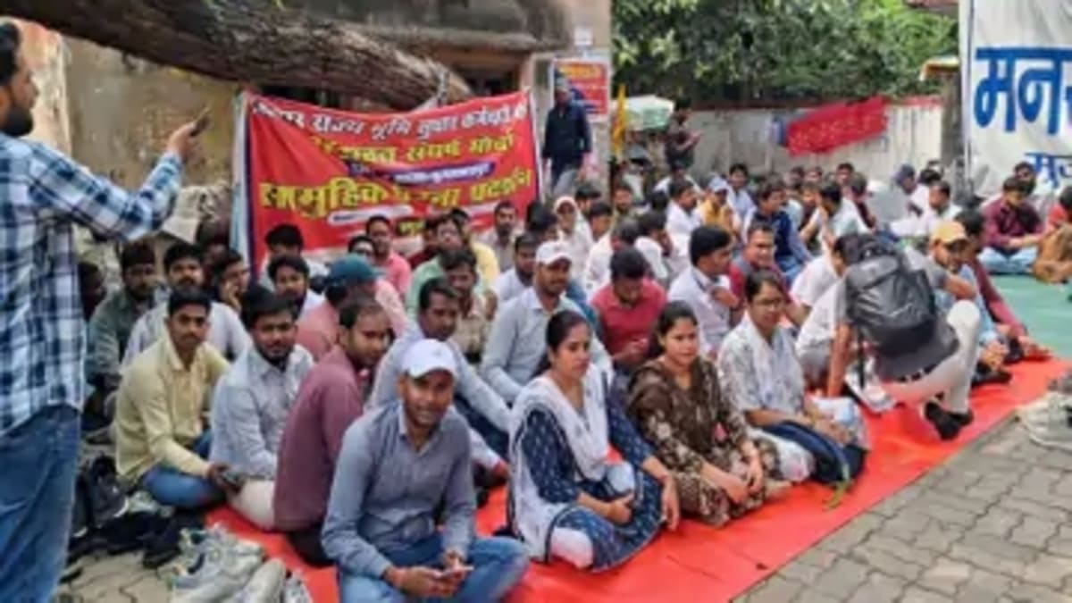 मुजफ्फरपुर में 17 सूत्री मांगों पर अड़े राजस्व कर्मी, अनिश्चितकालीन हड़ताल से बिहार में जमीन से जुड़े 46 लाख काम ठप