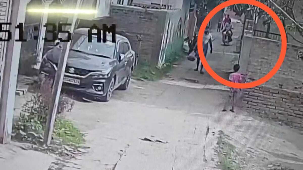 मोतिहारी नगर थाना क्षेत्र में बीच सड़क पर महिला से लूटी चेन, जांच में जुटी पुलिस