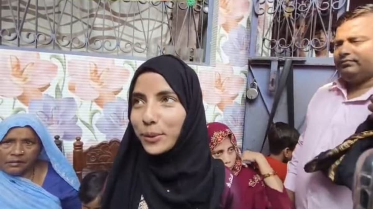 टायर की दुकान चलाने वाले की बेटी ने रचा इतिहास, वैशाली की साबरिन परवीन बनीं बिहार मैट्रिक टॉपर