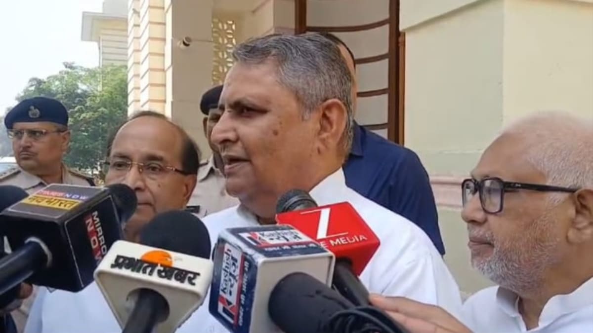 ​मुख्यमंत्री ने विधान परिषद से दिया इस्तीफा, सभापति अवधेश नारायण सिंह ने कहा- सदन को हमेशा रहेगी उनकी कमी