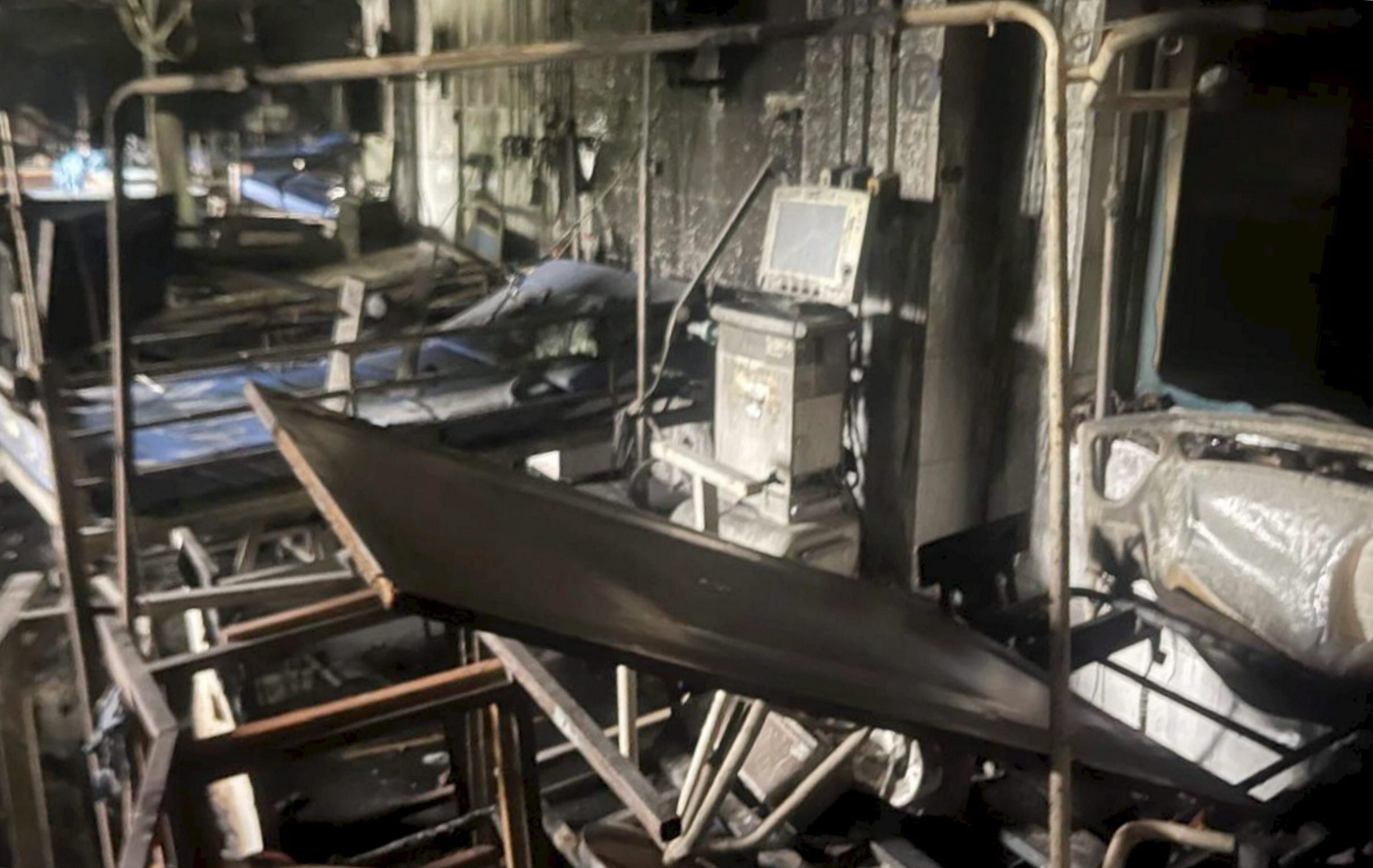 SCB मेडिकल में आग का कहर: 12 मौतों के बाद 4 अफसर सस्पेंड, सरकार का बड़ा एक्शन