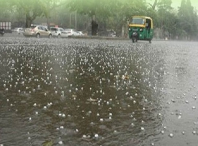 पंजाब में बदला मौसम कई जगहों में गिरे ओले