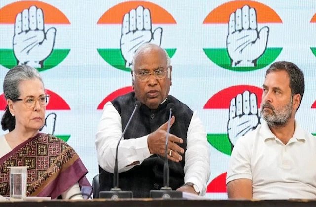 केरल में कांग्रेस ने जारी की 40 स्टार प्रचारकों की लिस्ट, पार्टी ने सोनिया गांधी से लेकर मल्लिकार्जुन खरगे जैसे दिग्गजों में उतारा, शशि थरूर को सौंपी अहम जिम्मेदारी