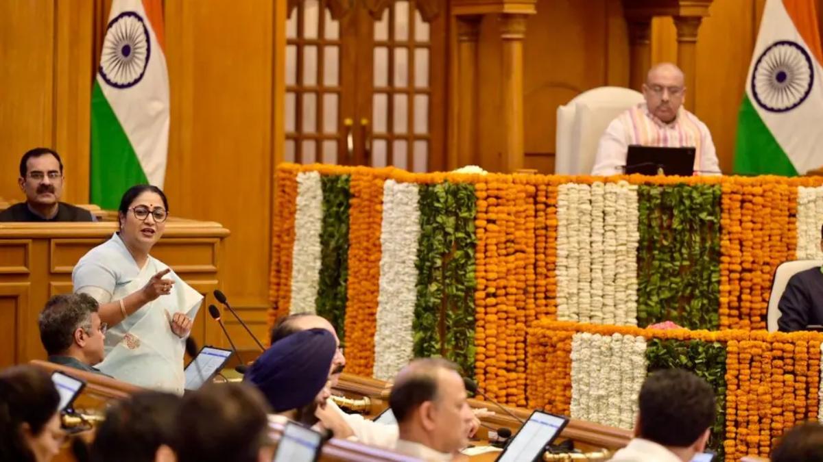 9वीं की छात्राओं को साइकिल, 10वीं के बच्चों को लैपटॉप, फ्री सिलेंडर-बिजली समेत…. दिल्ली बजट-2026 में सीएम रेखा गुप्ता ने खोला मुफ्त वाली स्कीमों का पिटारा, जानें दिल्ली सरकार के बड़े ऐलान