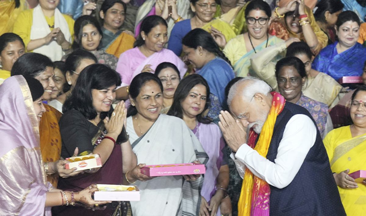 नारी शक्ति को पीएम मोदी का वंदनः 2029 लोकसभा चुनाव में मिलेगा 33% महिला आरक्षण, संसद में बढ़ेगा प्रतिनिधित्व, रूपरेखा तैयार करने में जुटी सरकार