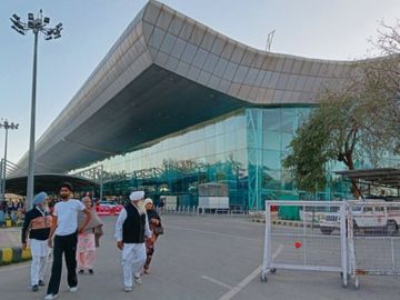 फ्लाइट से पहले जरूरी खबर! अमृतसर एयरपोर्ट पर 9 घंटे रोज बंद रहेगा रनवे, कई उड़ानें प्रभावित